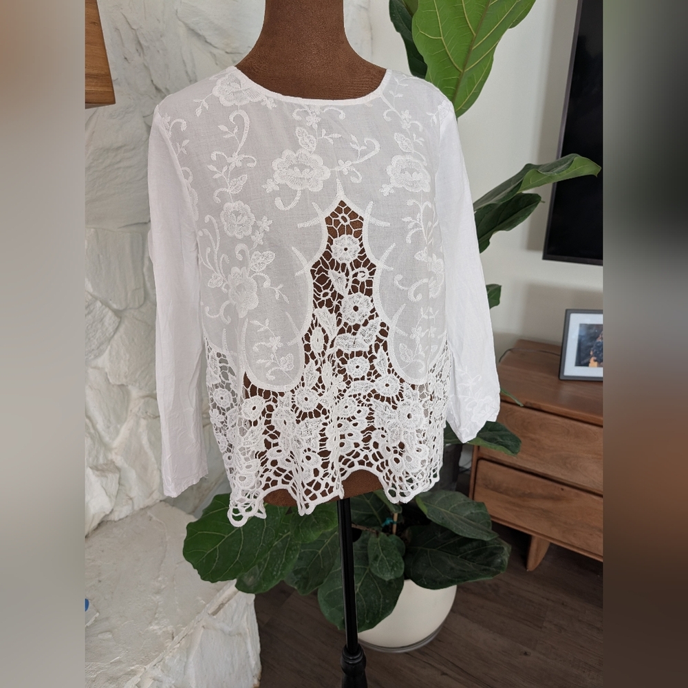 URBAN OUTFITTERS Kimchi Blue White Lace top Size large